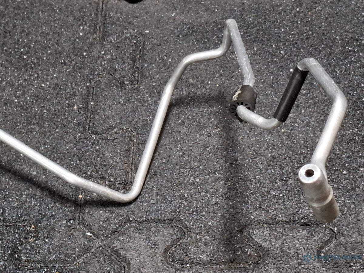 Conducta AC inalta presiune AUDI A4 IV 8K2, B8 2007 - 2015 TDI CAGB, CJCB, CSUB 8T0260710F