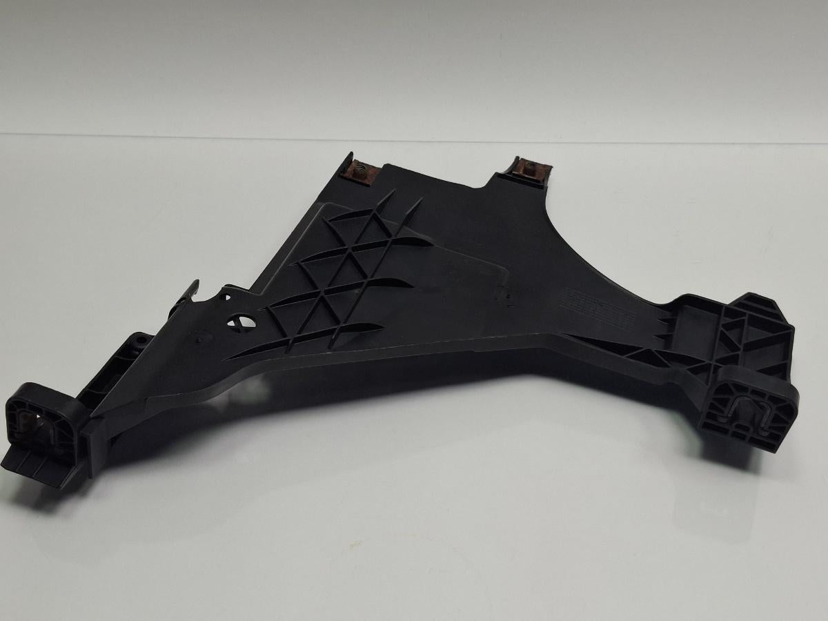 Suport far dreapta fata AUDI A4 IV 8K2, B8 2007 - 2015 TDI CAGB, CJCB, CSUB 1301073054