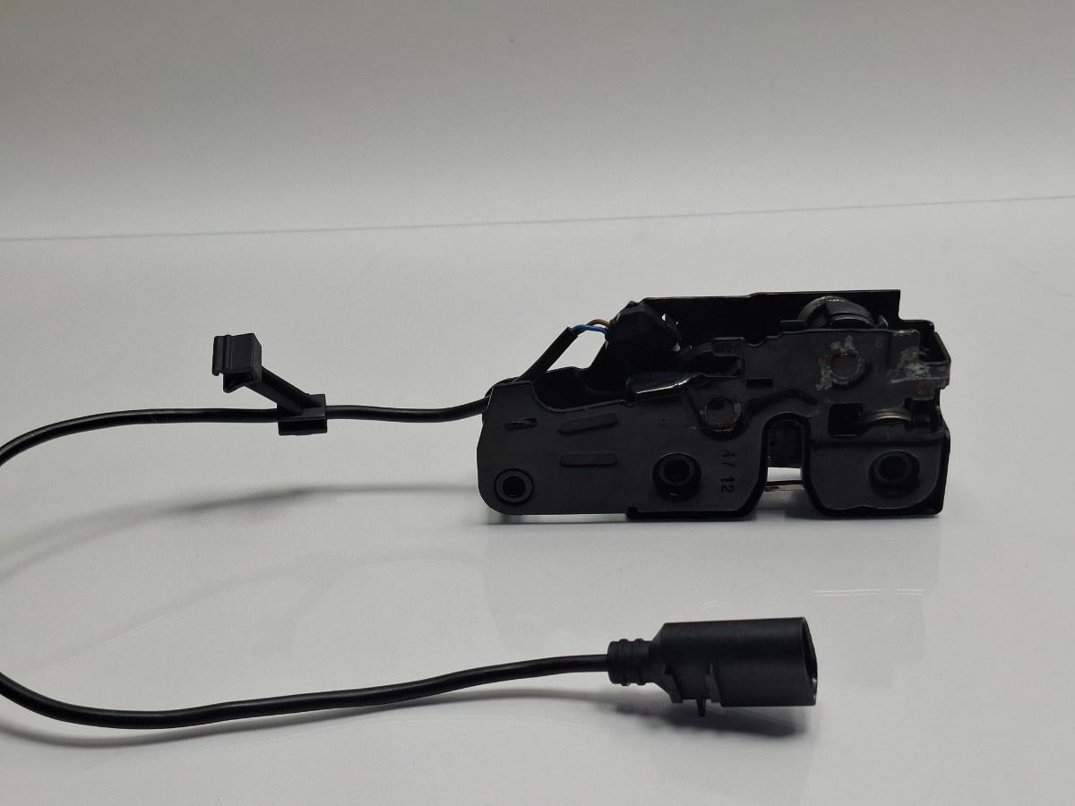 Broasca capota AUDI A4 IV 8K2, B8 2007 - 2015 TDI CAGB, CJCB, CSUB 8K0823509F