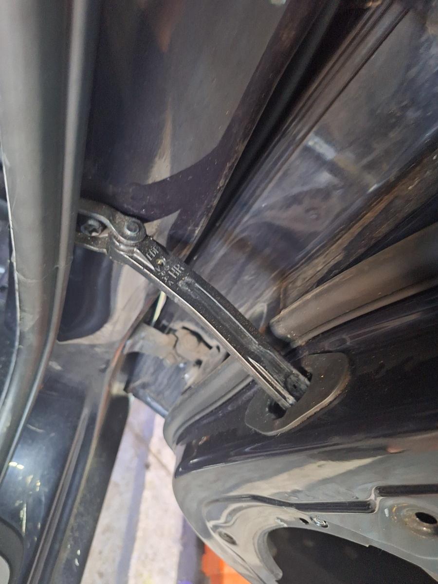 Limitator portiera fata dreapta AUDI A4 IV 8K2, B8 2007 - 2015 TDI CAGB, CJCB, CSUB