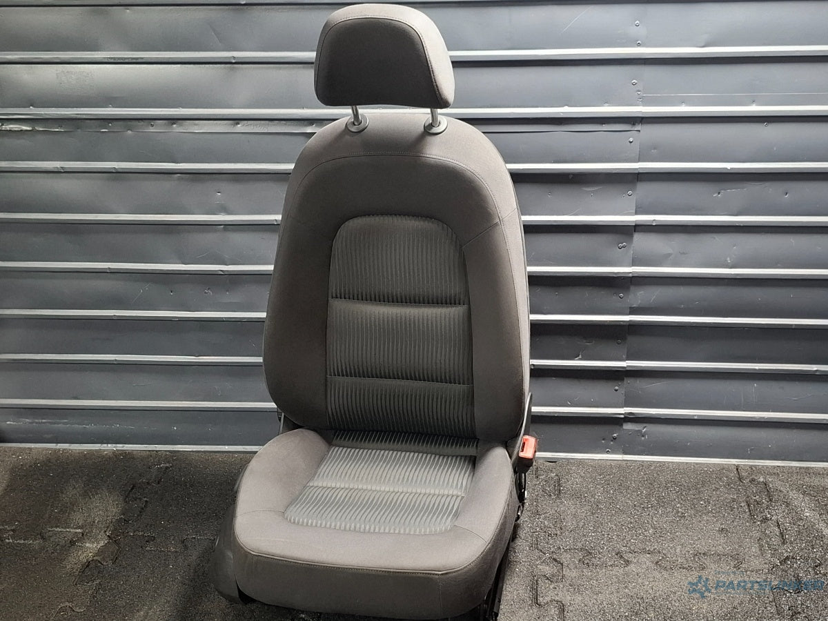 Scaun dreapta AUDI A4 IV Avant 8K5, B8 2007 - 2015 TDI CAGA, CJCA, CMEA, CMFA 8K0881806