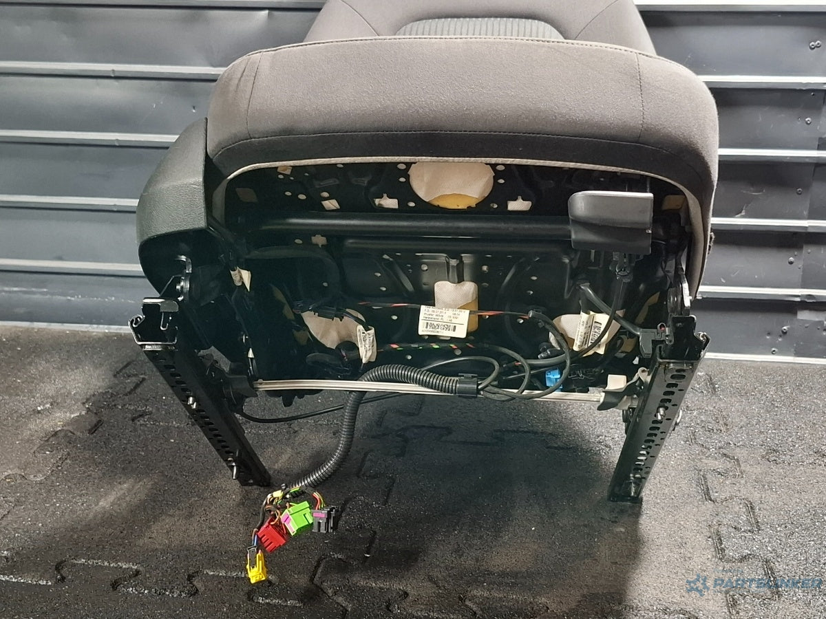 Scaun dreapta AUDI A4 IV Avant 8K5, B8 2007 - 2015 TDI CAGA, CJCA, CMEA, CMFA 8K0881806