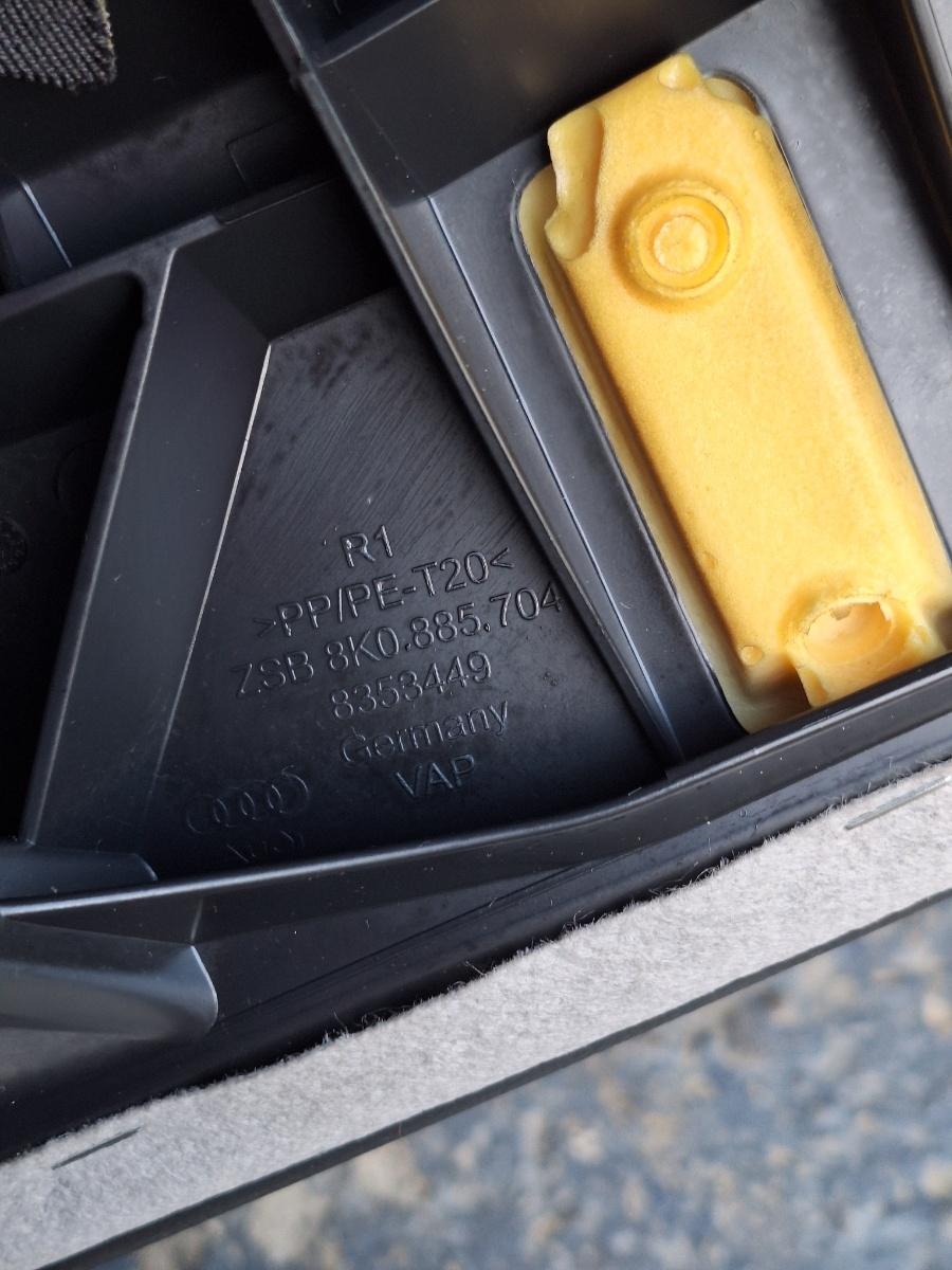 Ornament superior lateral bancheta piele spate dreapta AUDI A4 IV 8K2, B8 2007 - 2015 8K0885704