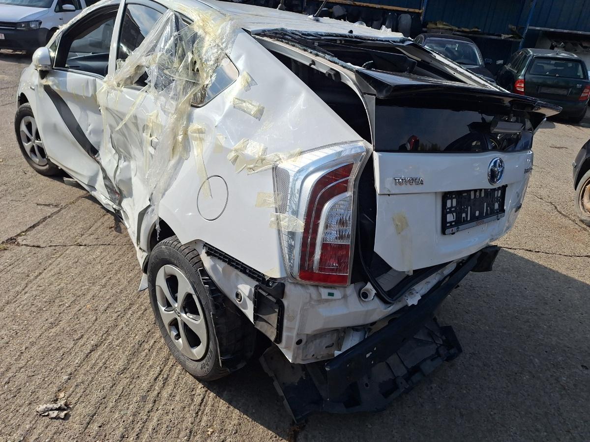 Dezmembrez TOYOTA PRIUS _W3_ 2013 1.8 Hybrid 2ZR FXE 73KW|99HP