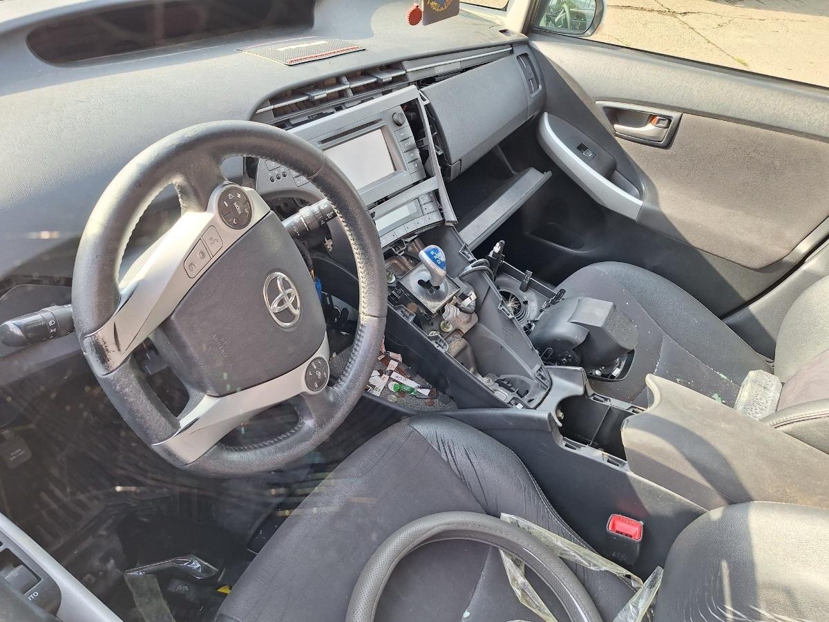 Dezmembrez TOYOTA PRIUS _W3_ 2013 1.8 Hybrid 2ZR FXE 73KW|99HP