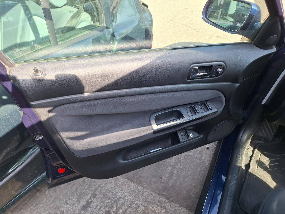 Usa Portieră față VOLKSWAGEN PASSAT 3B3 2000 1.9 TDI AWX 96KW|130HP 2000