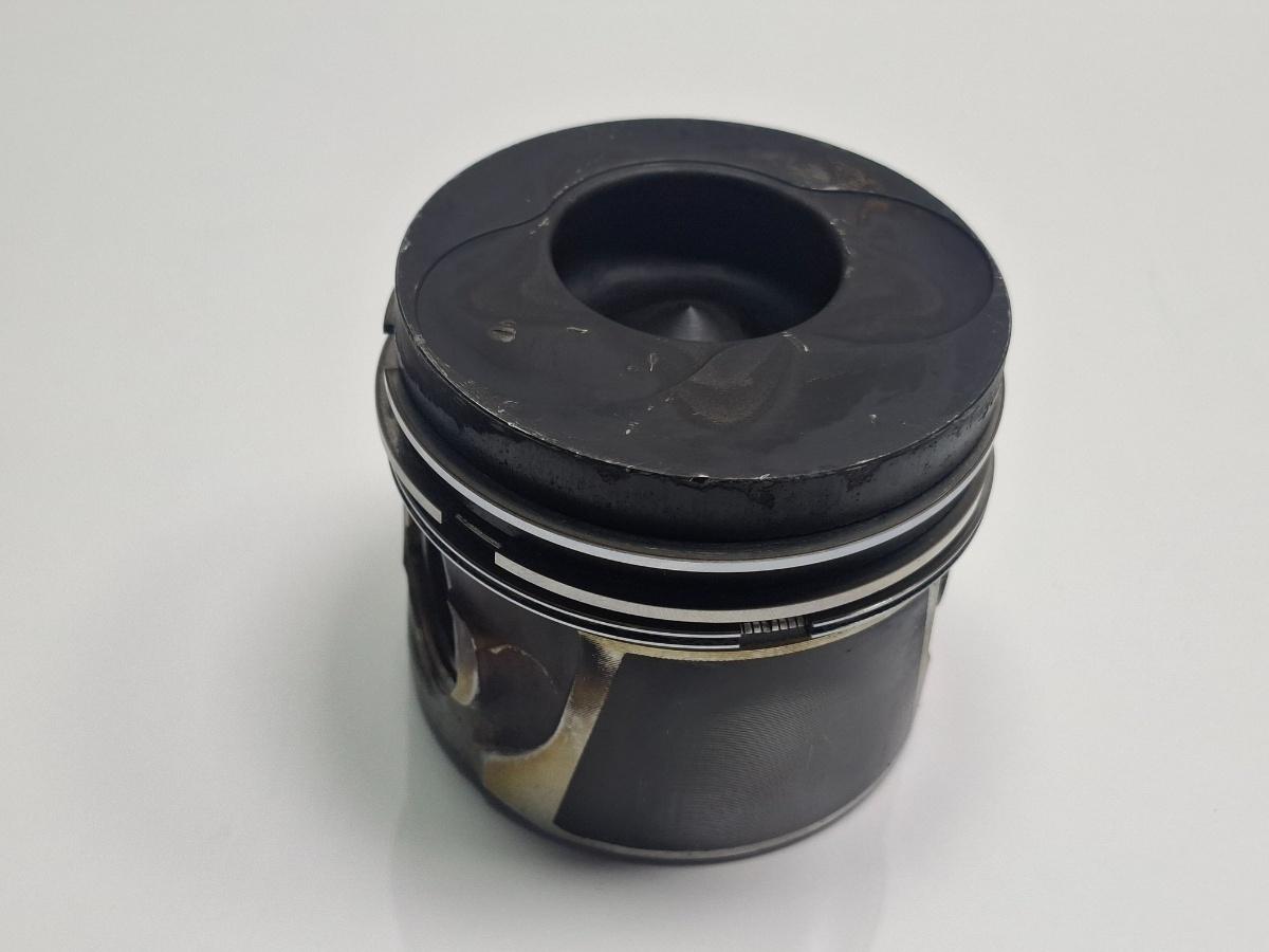 Piston 1/2 VOLKSWAGEN GOLF V 1K1 2003 - 2009 TDI BKC, BLS, BXE MAHLE  038 107 065 LG
