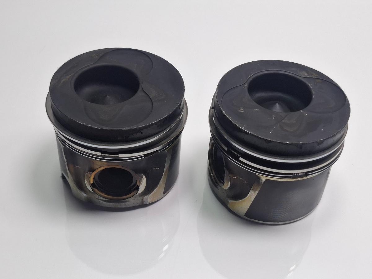Piston 1/2 VOLKSWAGEN GOLF V 1K1 2003 - 2009 TDI BKC, BLS, BXE MAHLE  038 107 065 LG
