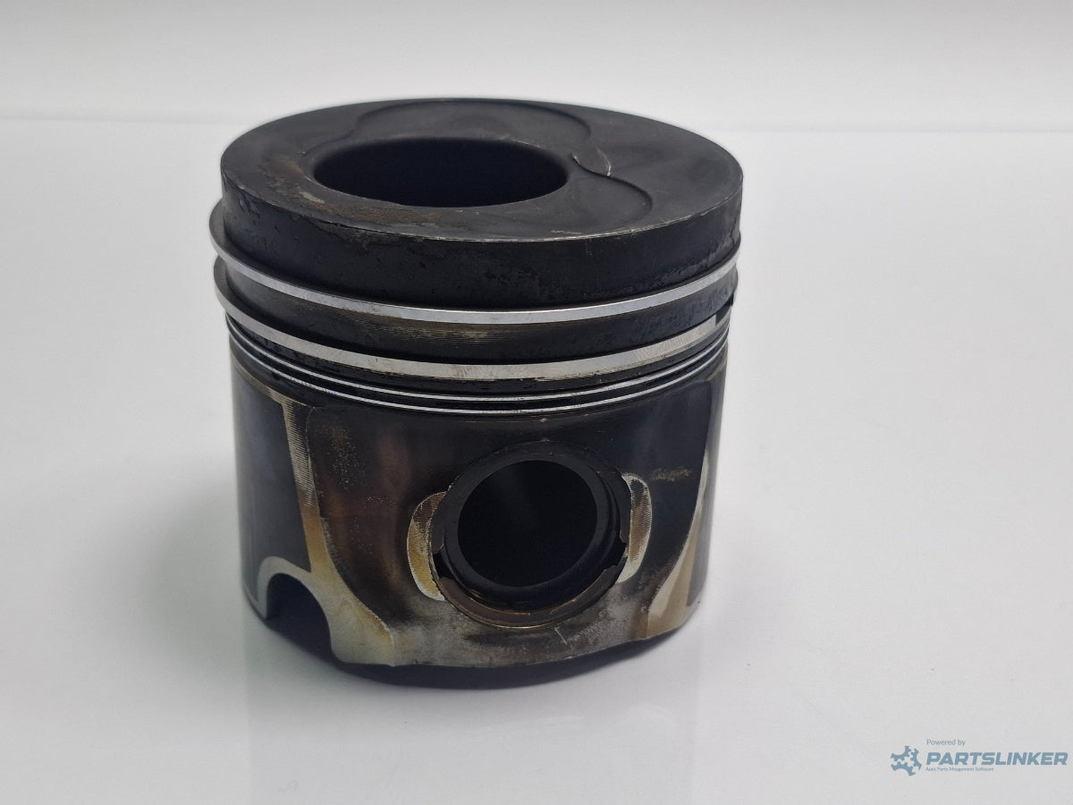 Piston 3/4 VOLKSWAGEN GOLF V 1K1 2003 - 2009 TDI BKC, BLS, BXE MAHLE 038107065LH