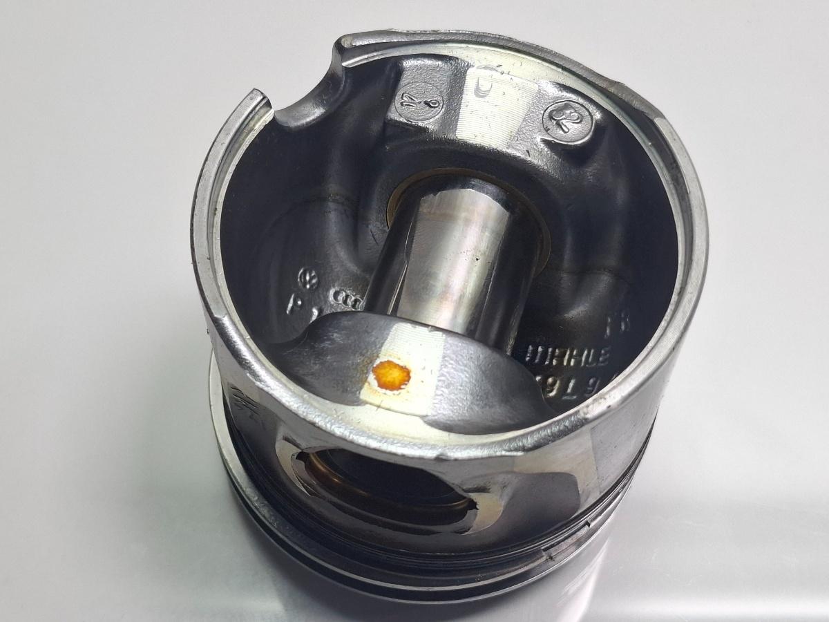Piston 3/4 VOLKSWAGEN GOLF V 1K1 2003 - 2009 TDI BKC, BLS, BXE MAHLE 038107065LH