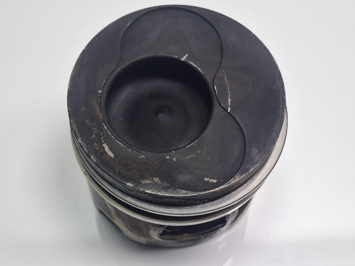 Piston 3/4 VOLKSWAGEN GOLF V 1K1 2003 - 2009 TDI BKC, BLS, BXE MAHLE 038107065LH
