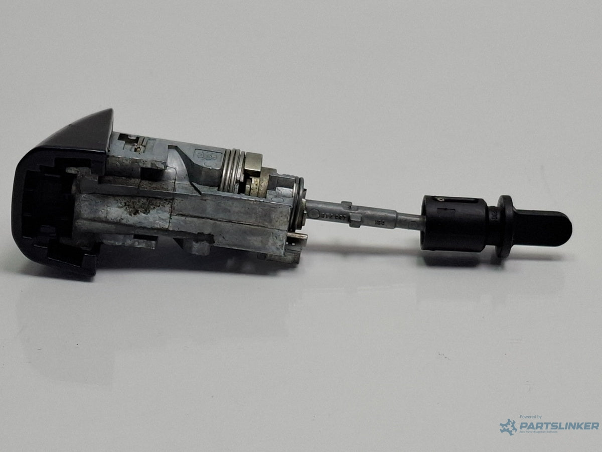 Butuc usa dreapta fata AUDI A4 IV 8K2, B8 2007 - 2015 TDI CAGB, CJCB, CSUB 8T2837168