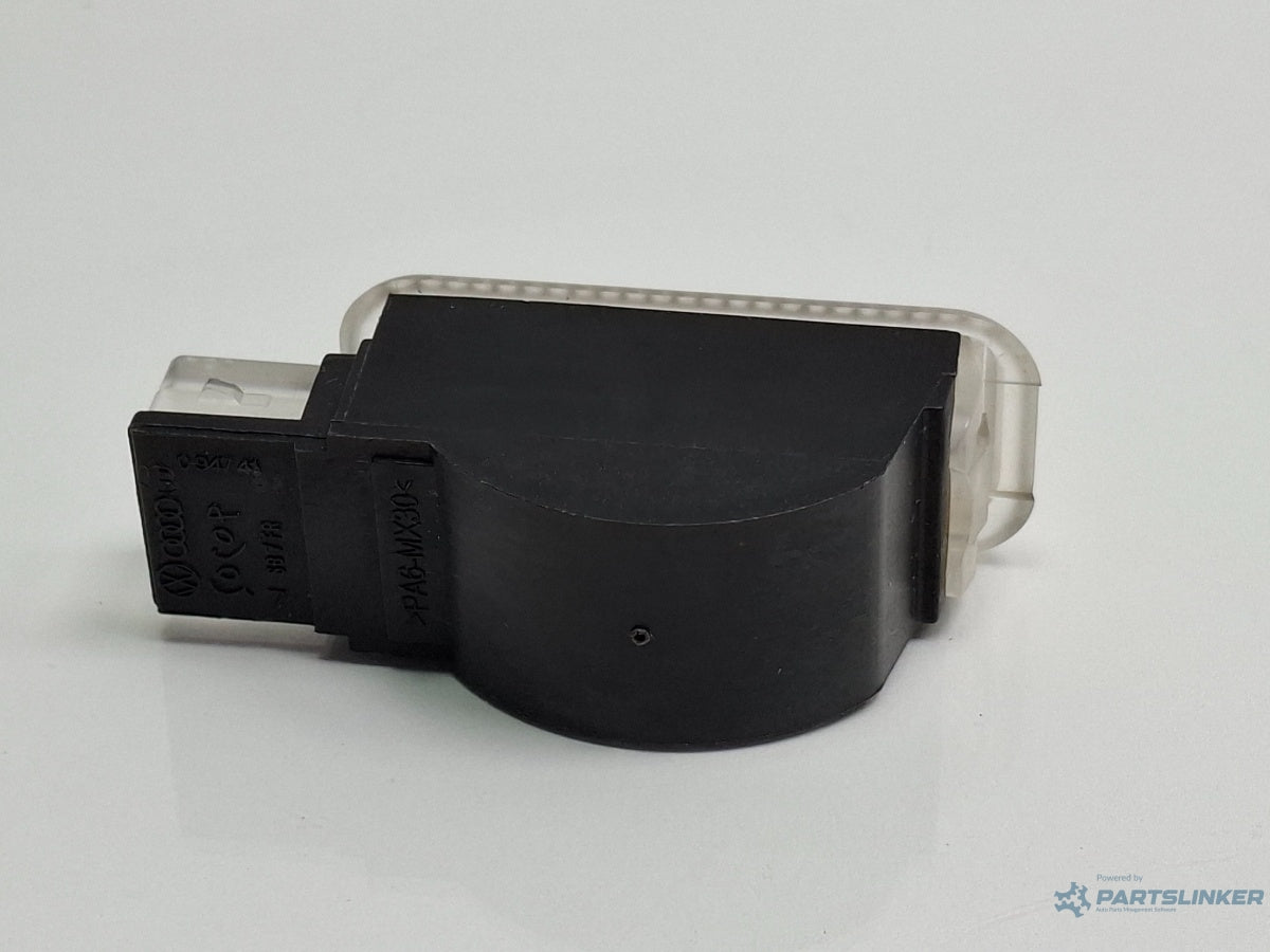 Lampa usa AUDI A4 IV Avant 8K5, B8 2007 - 2015 TDI CAGA, CJCA, CMEA, CMFA 4B0947416A