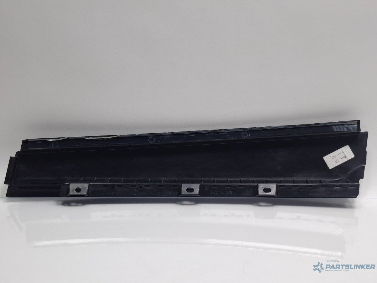 Ornament exterior usa stanga spate VOLKSWAGEN GOLF VI 5K1_ 2008 - 2012 TDi BlueMotion CAYC 5K6839901B