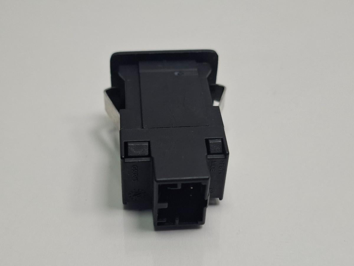 Conector AUX VOLKSWAGEN GOLF VI 5K1_ 2011 TDi BlueMotion CAYC 77KW|105HP 2011