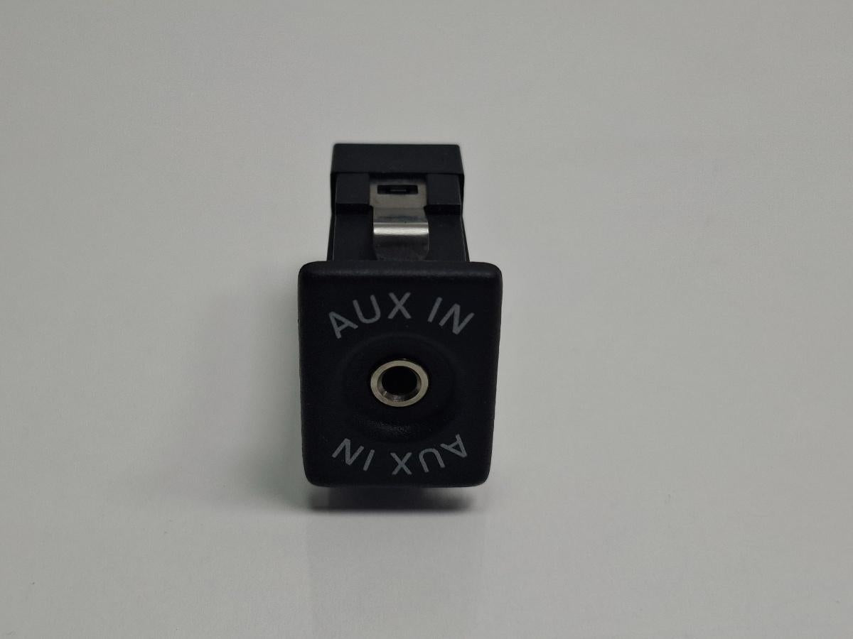 Conector AUX VOLKSWAGEN GOLF VI 5K1_ 2011 TDi BlueMotion CAYC 77KW|105HP 2011