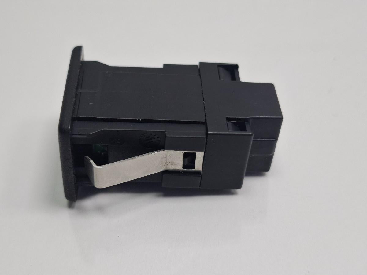 Conector AUX VOLKSWAGEN GOLF VI 5K1_ 2011 TDi BlueMotion CAYC 77KW|105HP 2011