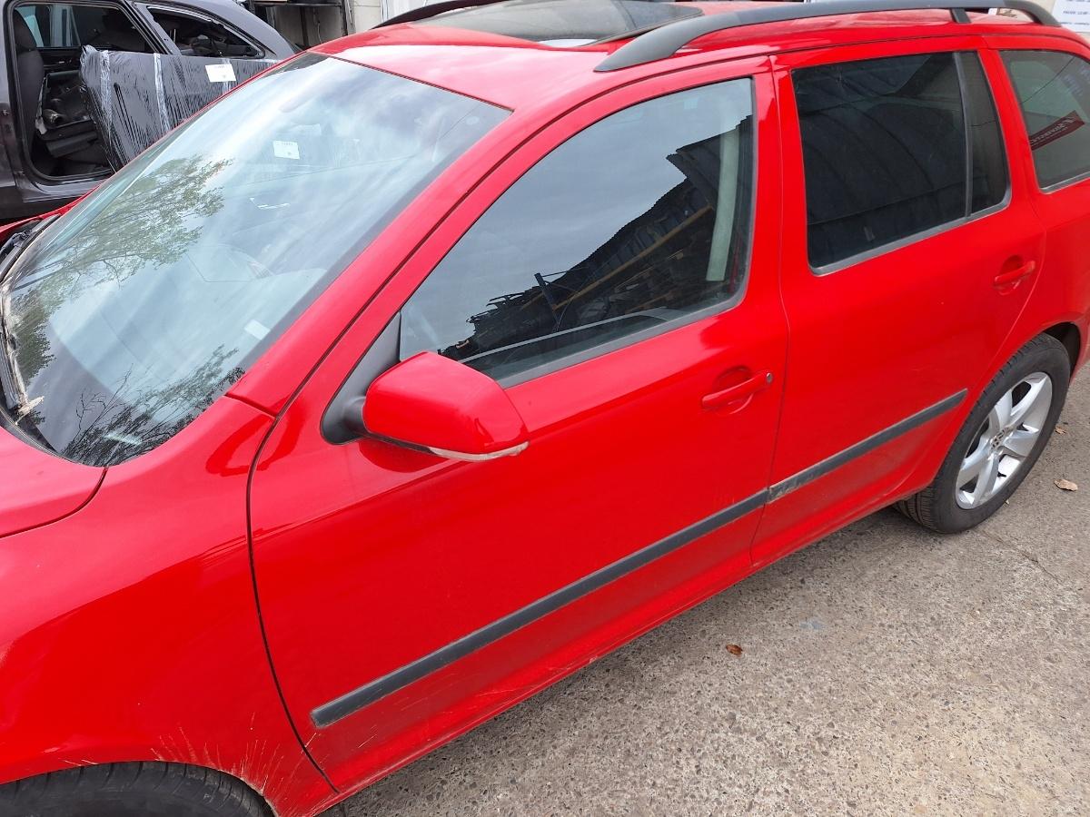 Usa portiera fata stanga SKODA OCTAVIA II Combi 1Z5 2004 - 2013 , rosu LF3K