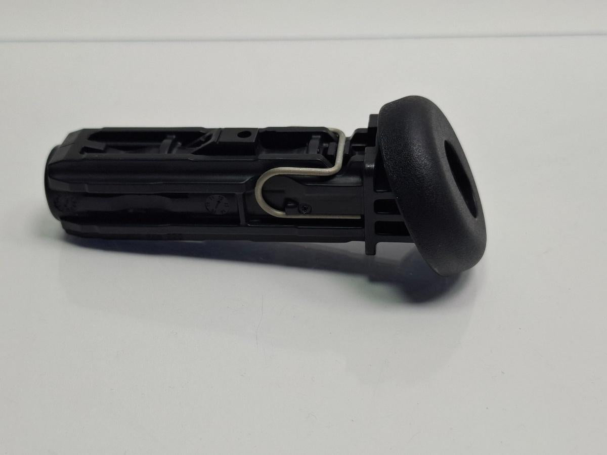 Maneta levier blocare tetiera  spate AUDI A4 IV 8K2, B8 2007 - 20152.0 TDI CAGB, CJCB, CSUB 8T0886920