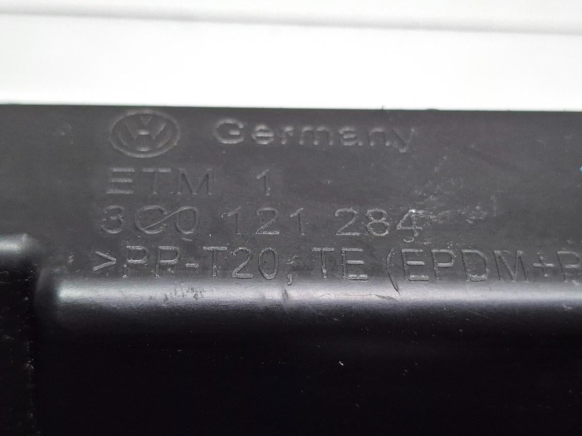 Deflector aer radiatoare dreapta VOLKSWAGEN PASSAT Variant 3C5 2005 - 20112.0 TDI BMP 3C0121284