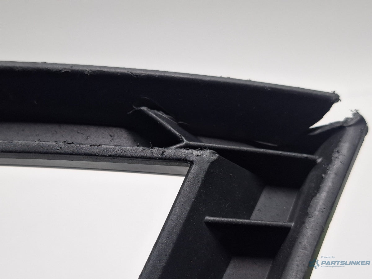 Grila proiector stanga SKODA OCTAVIA Combi 5E5 2012 - >2.0 TDI CKFC, CRMB, CYKA 5E0807681