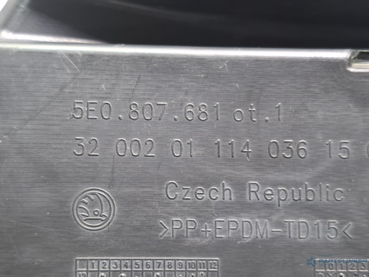 Grila proiector stanga SKODA OCTAVIA Combi 5E5 2012 - >2.0 TDI CKFC, CRMB, CYKA 5E0807681