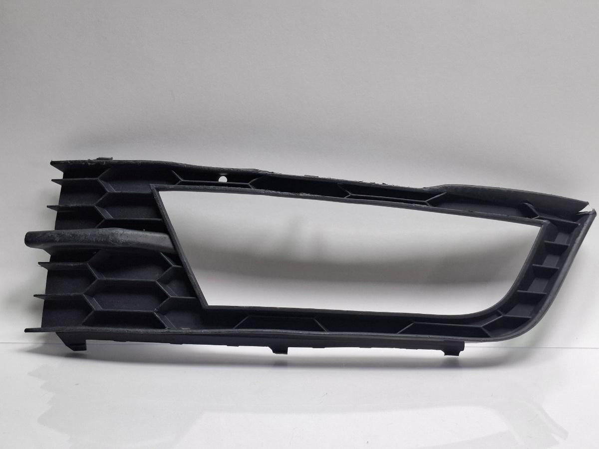 Grila proiector stanga SKODA OCTAVIA Combi 5E5 2012 - >2.0 TDI CKFC, CRMB, CYKA 5E0807681