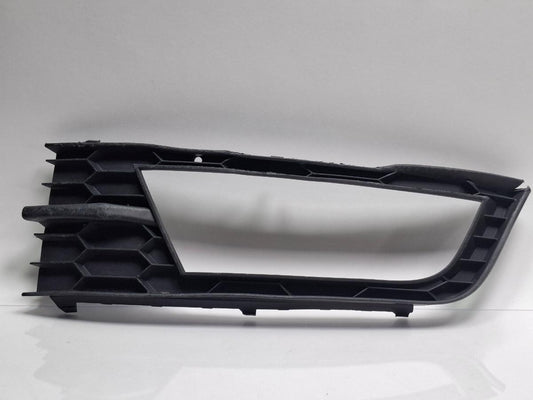 Grila proiector stanga SKODA OCTAVIA Combi 5E5 2012 - >2.0 TDI CKFC, CRMB, CYKA 5E0807681