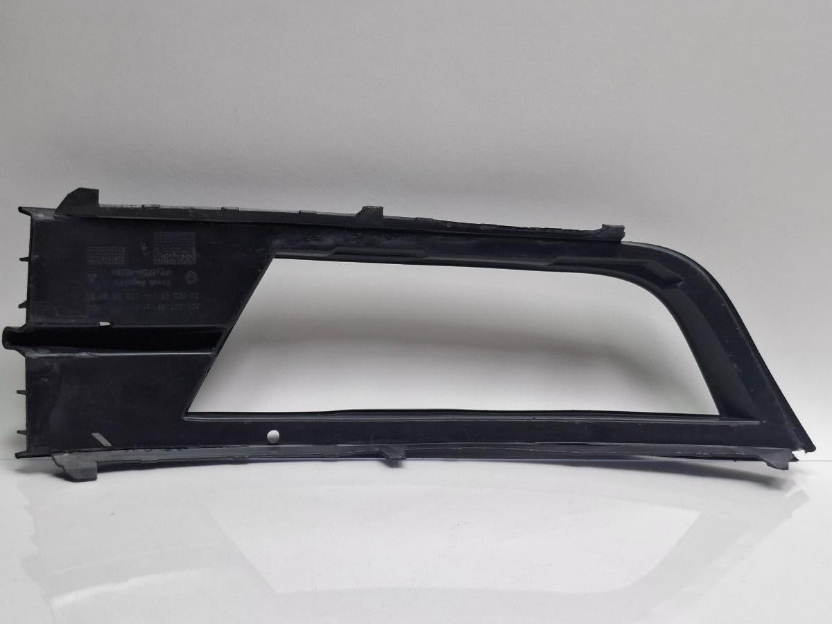 Grila proiector stanga SKODA OCTAVIA Combi 5E5 2012 - >2.0 TDI CKFC, CRMB, CYKA 5E0807681