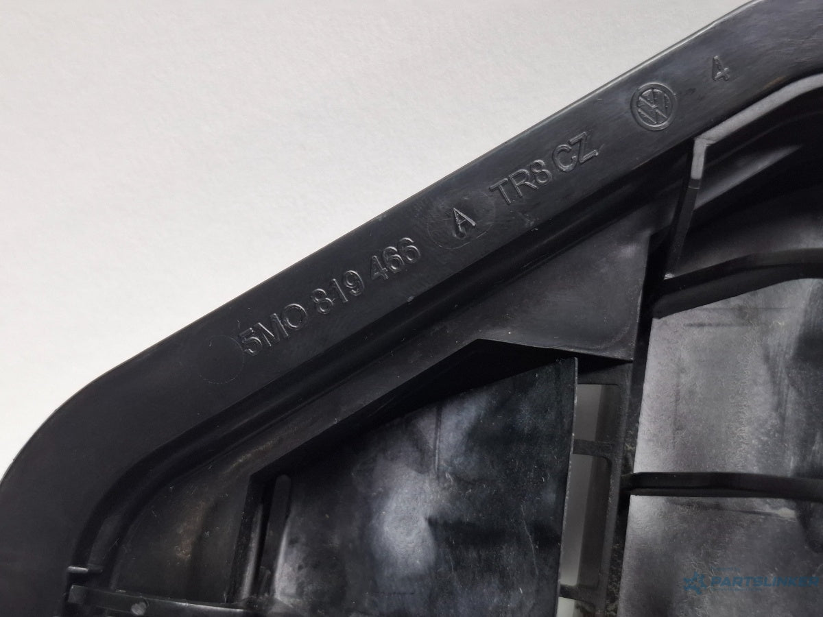 Grila ventilatie portbagaj dreapta VOLKSWAGEN TIGUAN 5N_ 2007 - >2.0 TDI 4motion CBAB, CFFB, CLJA 5N0819466A