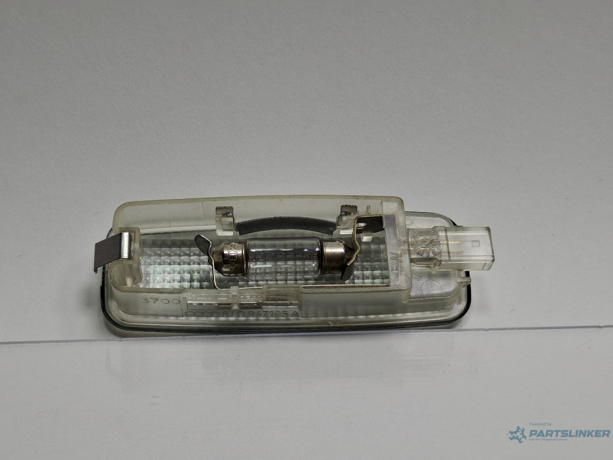 Lampa interior AUDI A6 II 4B2, 4B4, C5 1997 - 2005 2.5 TDI AKE, BAU, BDH, BND 8L0947105A