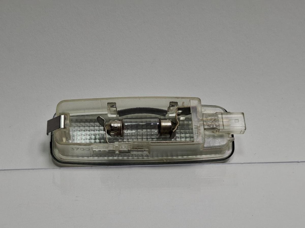 Lampa interior AUDI A6 II 4B2, 4B4, C5 1997 - 2005 2.5 TDI AKE, BAU, BDH, BND 8L0947105A