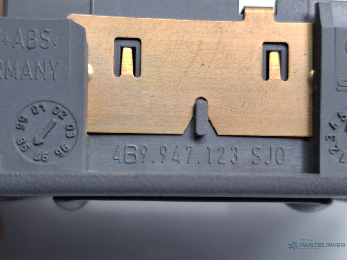 Plafoniera spate AUDI A6 II 4B2, 4B4, C5 1997 - 20052.5 TDI AKE, BAU, BDH, BND 4B9947123