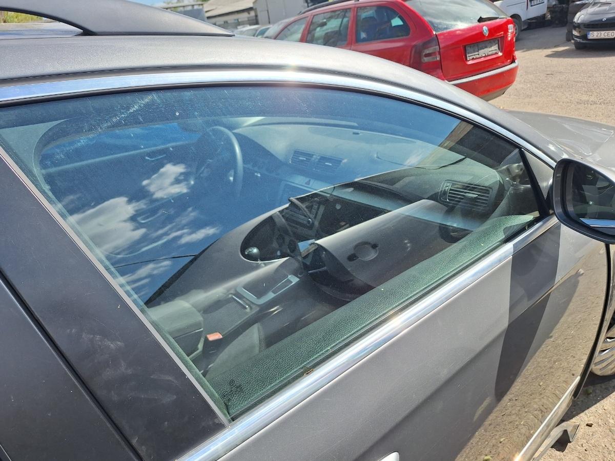 Geam portieră față, patru uși dreapta VOLKSWAGEN PASSAT Variant 3C5 2008 1.9 TDI BLS 77KW|105HP 2008