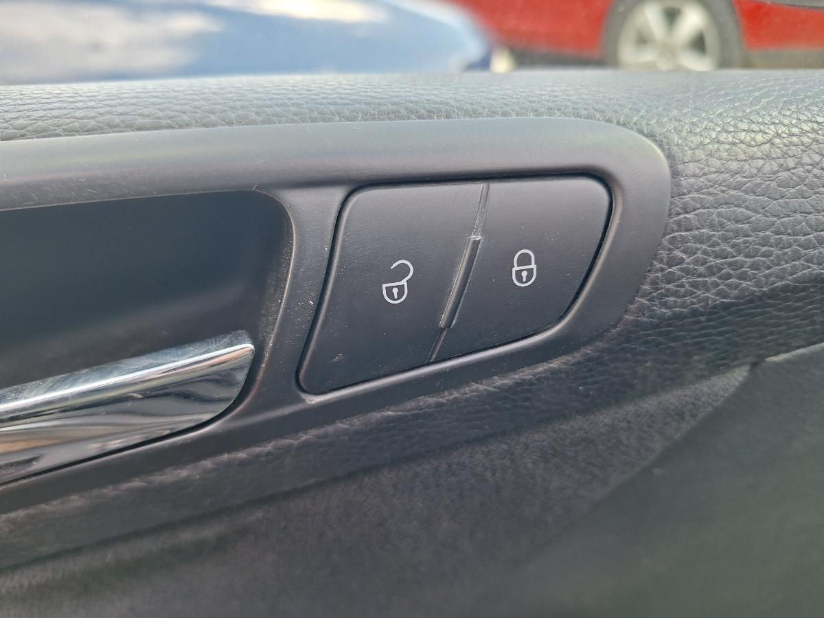 Buton blocare portiere VOLKSWAGEN PASSAT Variant 3C5 2008 1.9 TDI BLS 77KW|105HP 2008