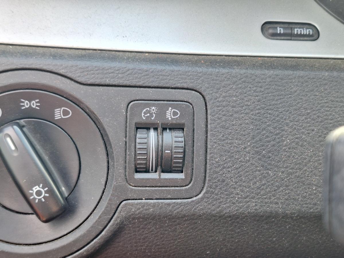 Comutator reglaj nivel faruri VOLKSWAGEN PASSAT Variant 3C5 2008 1.9 TDI BLS 77KW|105HP 2008