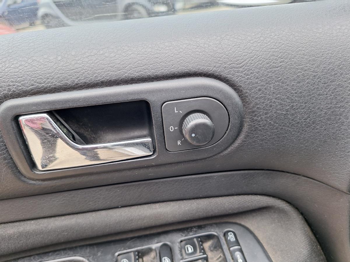 Oglinda laterala electrica portiera fata dreapta VOLKSWAGEN GOLF IV Variant 1J5 1999 - 2006 , gri LA7W