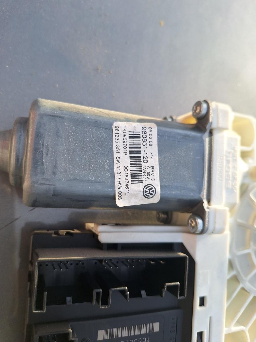 Motoraș regulator geam portieră față VOLKSWAGEN PASSAT Variant 3C5 2008 1.9 TDI BLS 77KW|105HP 2008