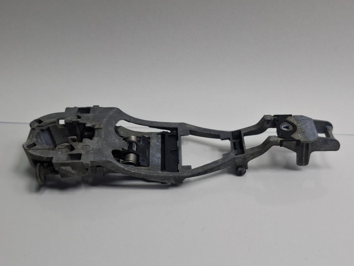 Suport maner exterior usa fata VOLKSWAGEN GOLF IV Variant 1J5 1999 - 20061.9 TDI AGR, ALH 3B0837885/886