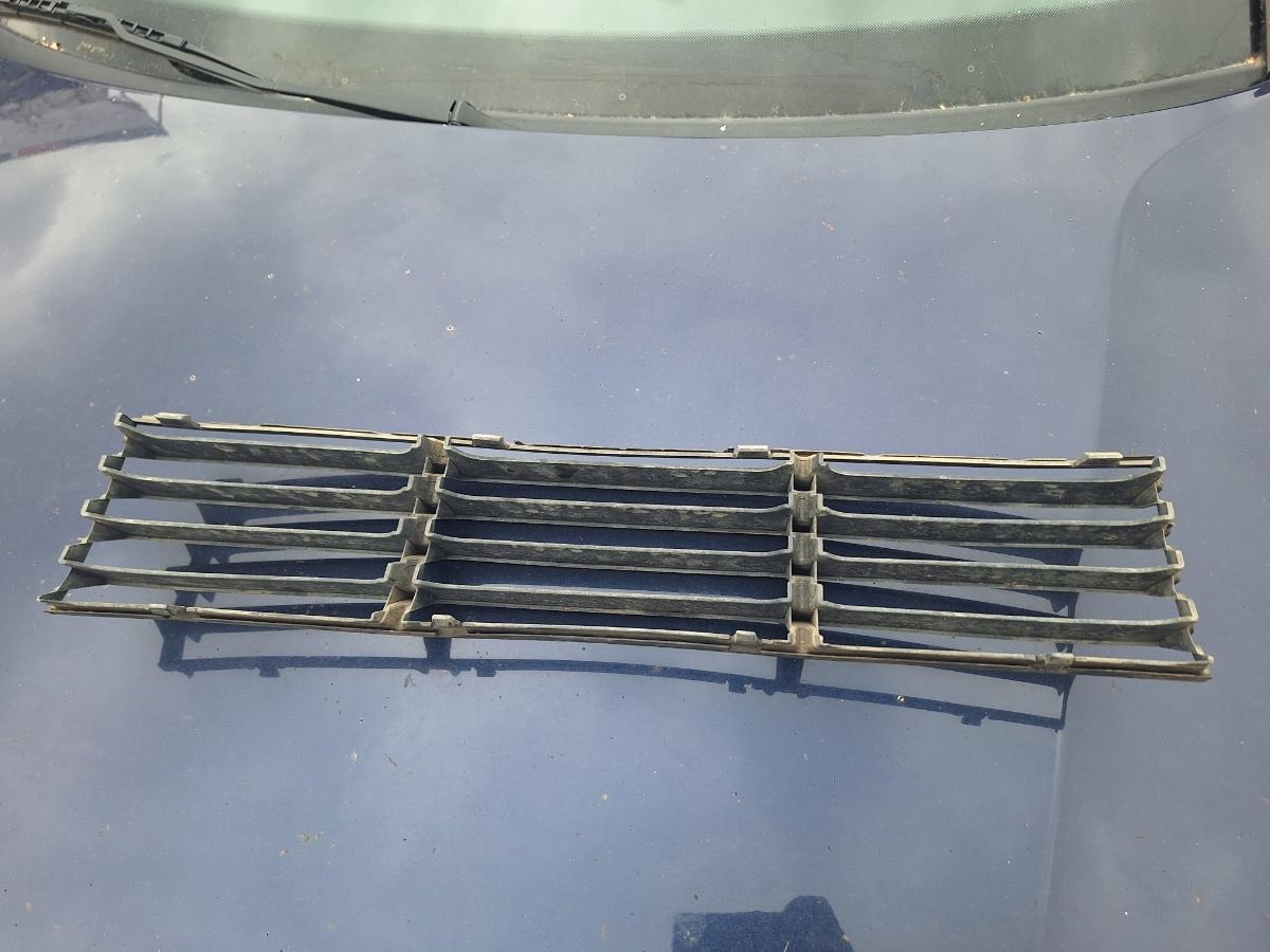 Grilă inferioară bară de protecție față VOLKSWAGEN PASSAT 3B3 2000 1.9 TDI AWX 96KW|130HP 2000