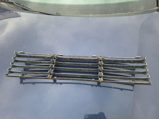 Grilă inferioară bară de protecție față VOLKSWAGEN PASSAT 3B3 2000 1.9 TDI AWX 96KW|130HP 2000