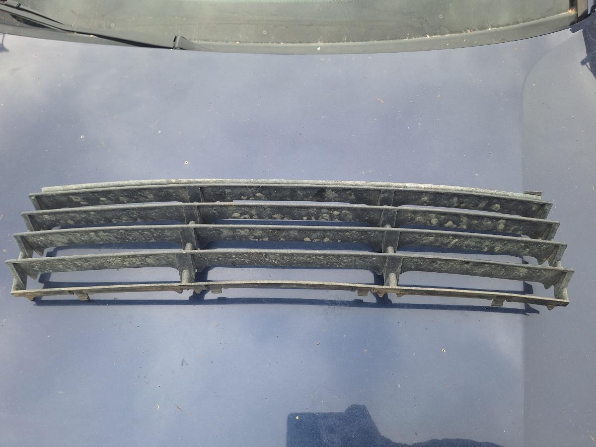 Grilă inferioară bară de protecție față VOLKSWAGEN PASSAT 3B3 2000 1.9 TDI AWX 96KW|130HP 2000