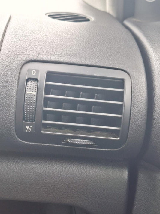 Grilă de ventilație laterală panou de bord VOLKSWAGEN PASSAT 3B3 2000 1.9 TDI AWX 96KW|130HP 2000