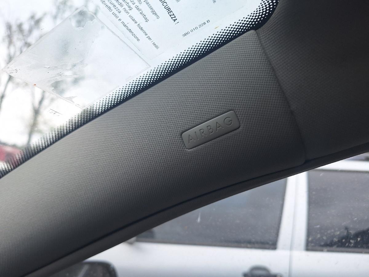 Ornamente stâlp (A) VOLKSWAGEN PASSAT 3B3 2000 1.9 TDI AWX 96KW|130HP 2000