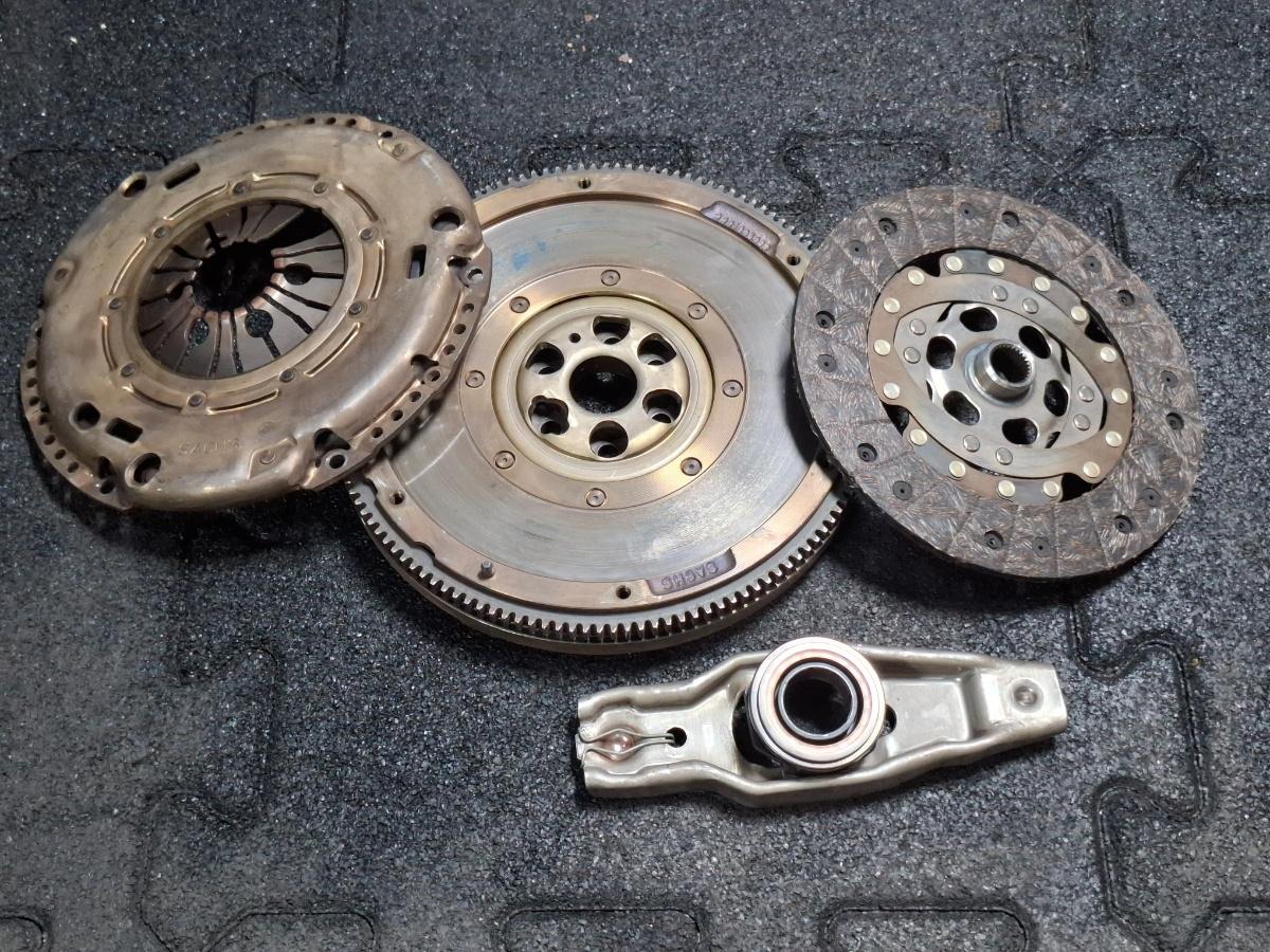 Kit ambreiaj VOLKSWAGEN GOLF IV Variant 1J5 1999 - 20061.9 TDI AGR, ALH SACHS 3082299335  038105266AQ