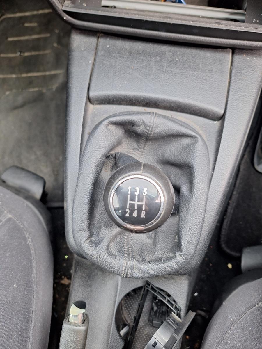 Nucă/manșon schimbător de viteze VOLKSWAGEN PASSAT 3B3 2000 1.9 TDI AWX 96KW|130HP 2000