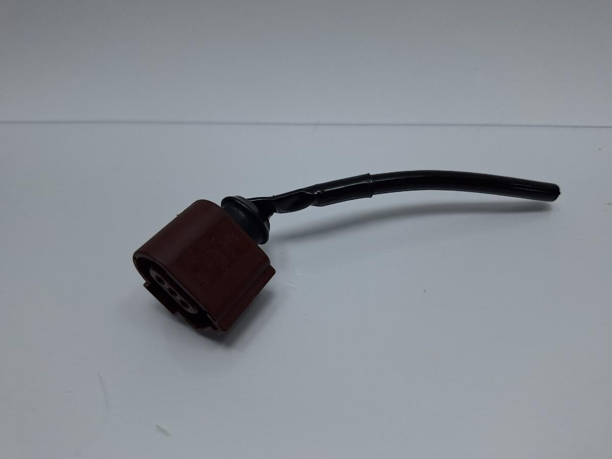 Mufa conector 3 pini VOLKSWAGEN TOUAREG 7LA, 7L6, 7L7 2002 - 20133.0 V6 TDI BKS, CATA 3B0973703A