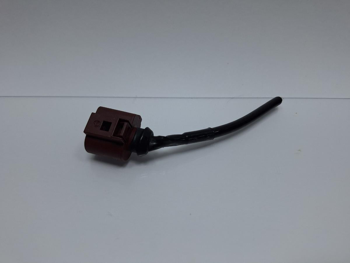 Mufa conector 3 pini VOLKSWAGEN TOUAREG 7LA, 7L6, 7L7 2002 - 20133.0 V6 TDI BKS, CATA 3B0973703A