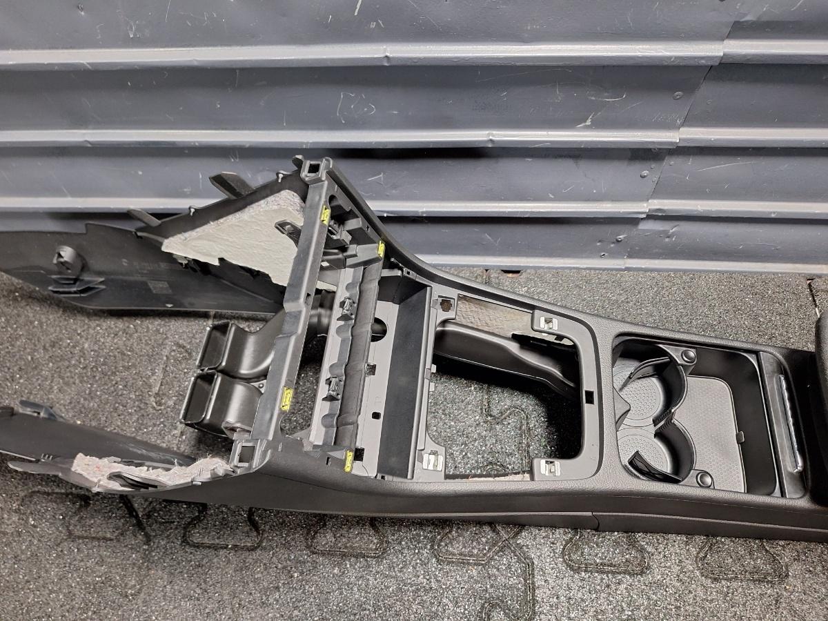 Consolă centrală si cotiera VOLKSWAGEN PASSAT Variant 3C5 2008 1.9 TDI BLS 77KW|105HP 2008