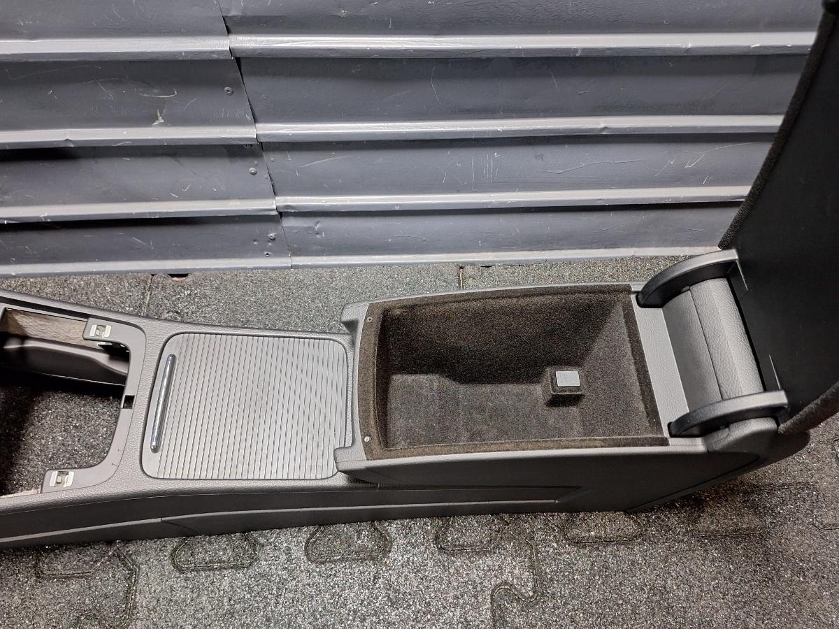 Consolă centrală si cotiera VOLKSWAGEN PASSAT Variant 3C5 2008 1.9 TDI BLS 77KW|105HP 2008